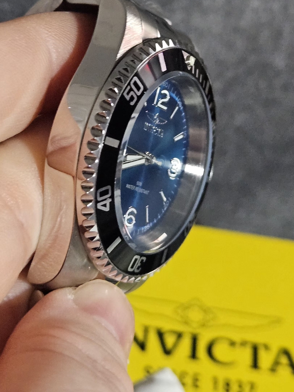 Invicta Stainless Steel Dive Watch - Blue Dial - Picture 9 of 10